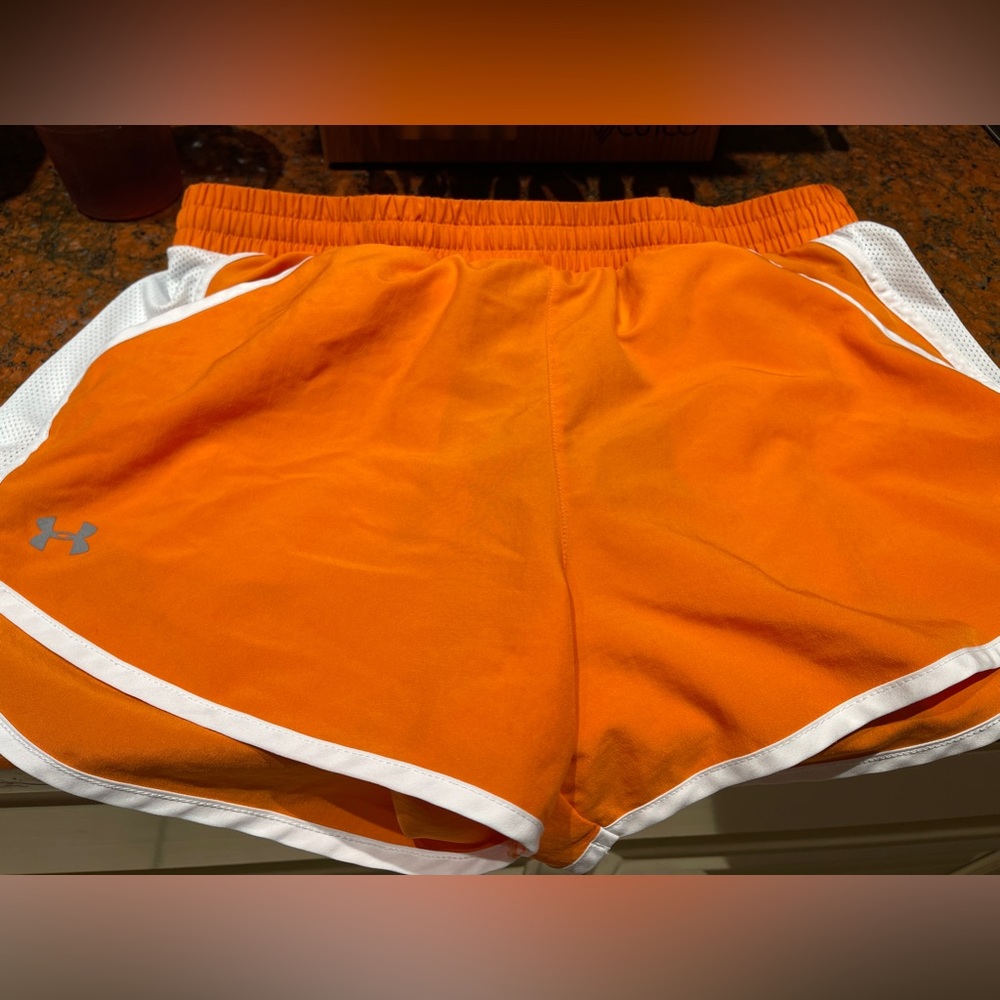 Under Armour- 3” with pockets - Like NEW